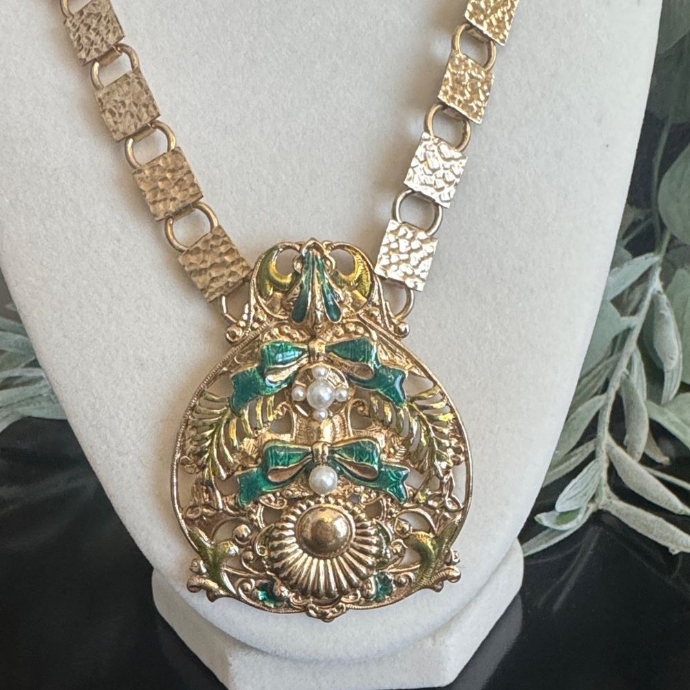 Vintage Gold Tone Statement Necklace Ornate Pendant Boho Victorian Revival - Picture 2 of 3